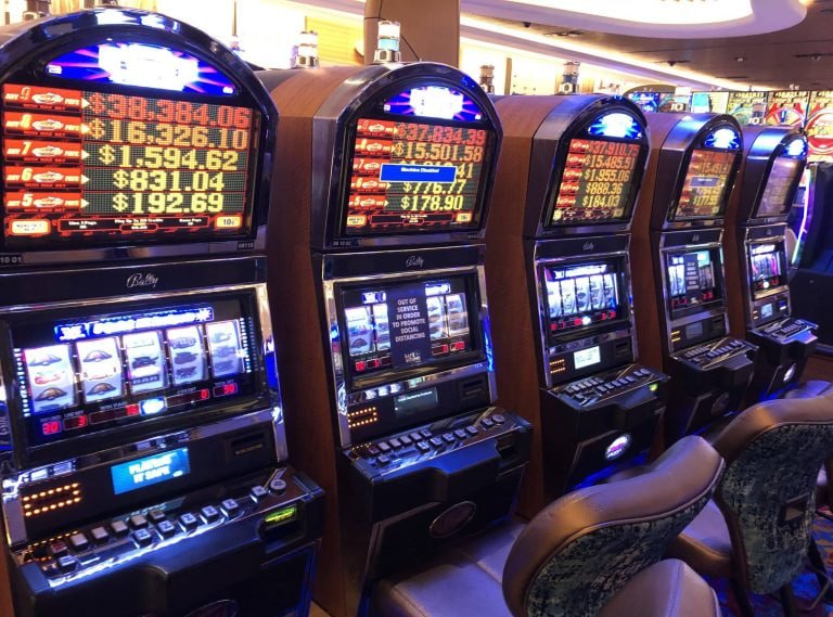 MMK10 စလော့ jackpot ဆုကြေး ရရှိသောကစားသမားပုံ